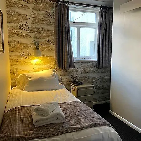 The Bridge 3* Holmrook
